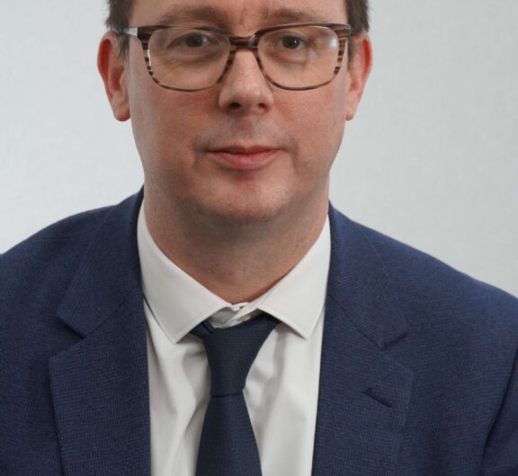 Mr Tim Johnson
